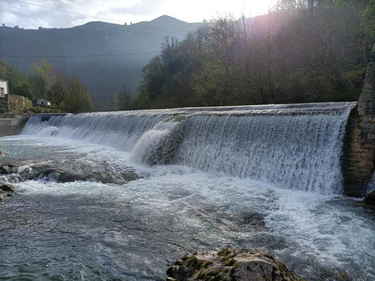 La Salmonera Cangas De Onis Caño Exterior foto