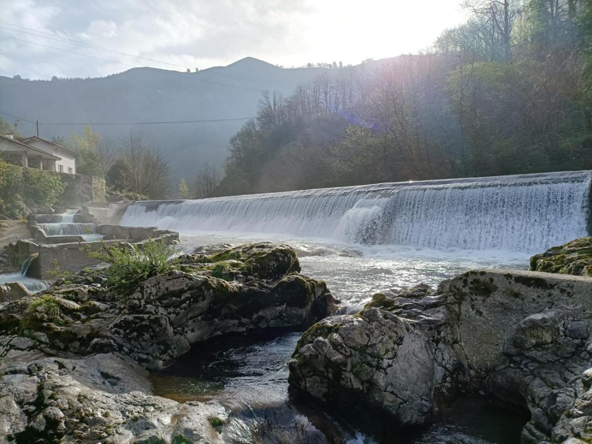 La Salmonera Cangas De Onis Caño Exterior foto