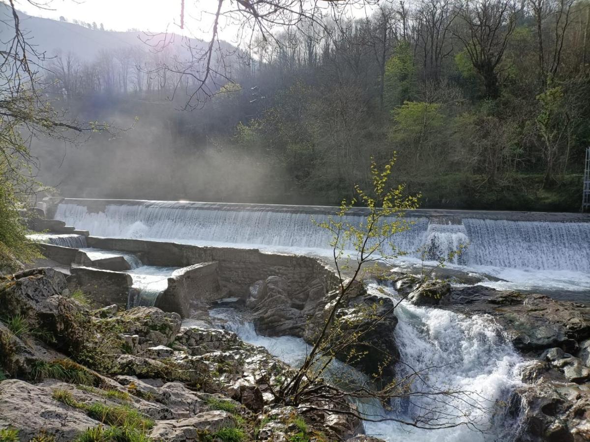 La Salmonera Cangas De Onis Caño Exterior foto