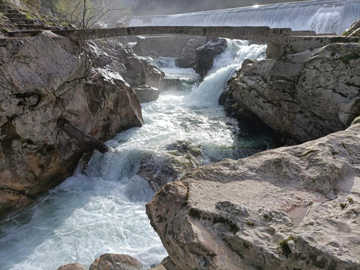 La Salmonera Cangas De Onis Caño Exterior foto