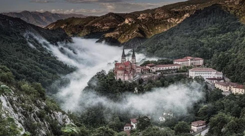 La Salmonera Cangas De Onis Caño Exterior foto