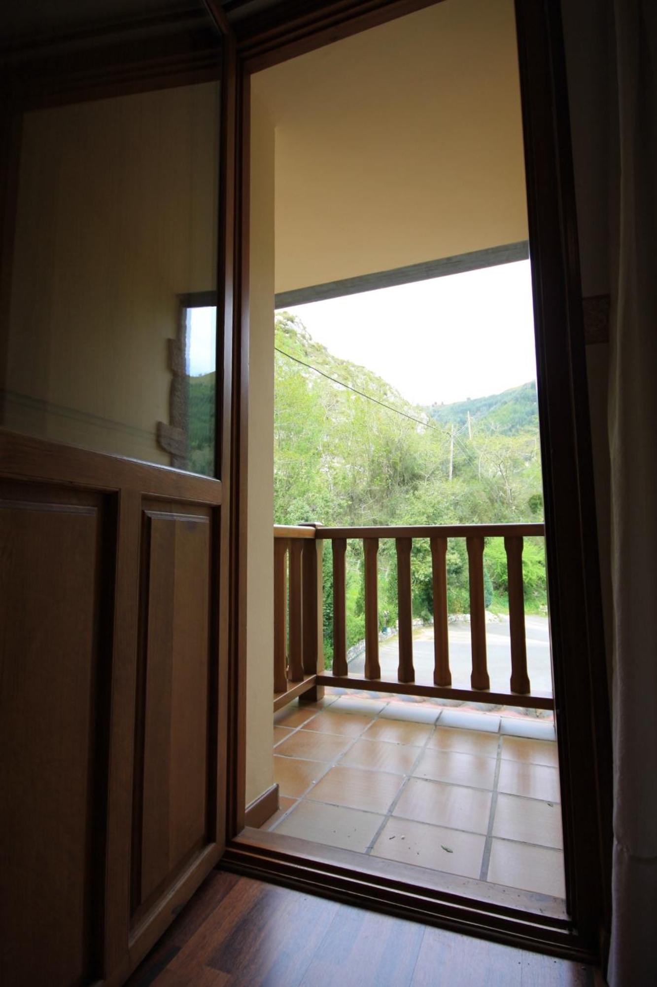 La Salmonera Cangas De Onis Caño Exterior foto